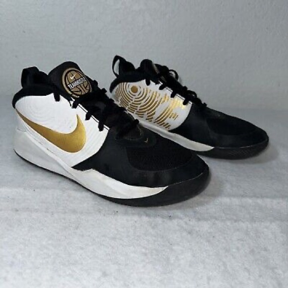 Nike Team Hustle D9 Sneakers 4.5 Y - Picture 3 of 4
